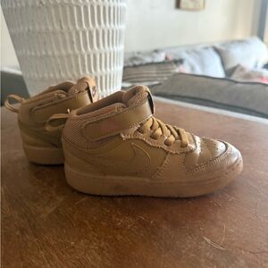 Size 9 Nike high top sneaker